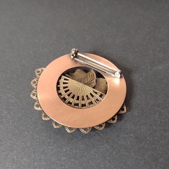 Multi Tone Metal Flower Brooch - Picture 3 of 6